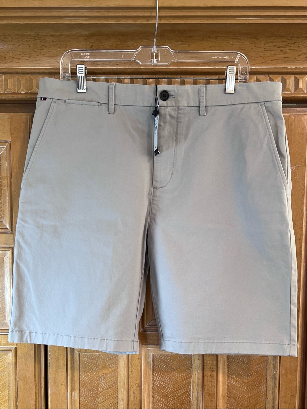 Tommy Hilfiger Men’s Khaki Chino Shorts – Flat Front Casual Stretch Twill